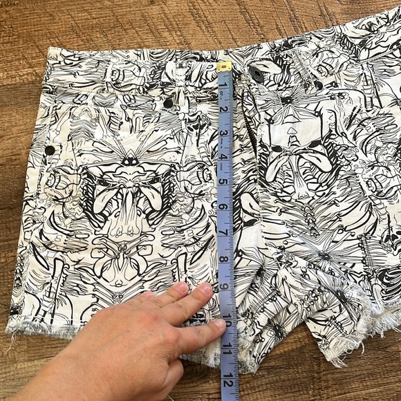 DEX Shorts- Black and White - Picture 6 of 9